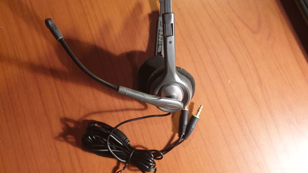 Auriculares com microfone Logitech H110 - Novos nunca usados