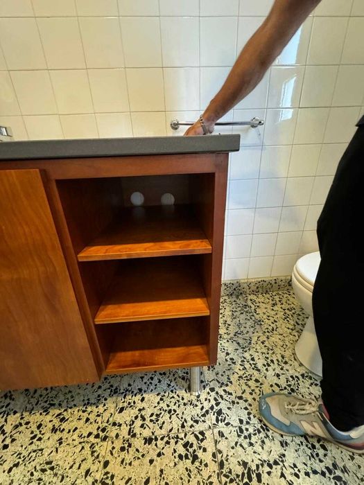 Armário de casa de banho em pedra