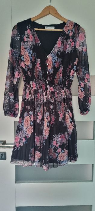 Tiulowa sukienka w kwiaty Mohito M