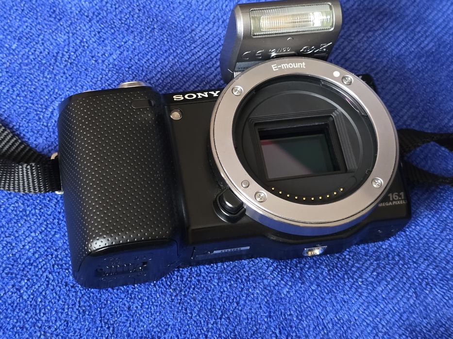 Беззеркальная камера Sony NEX 5N + 18-55