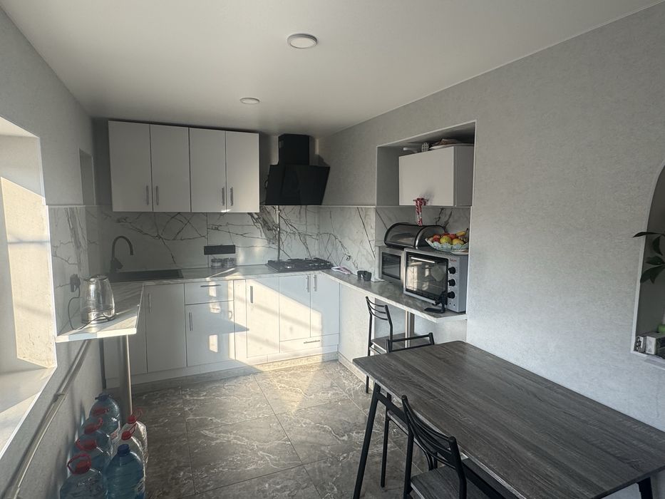 Продам будинок. Свій двір!!