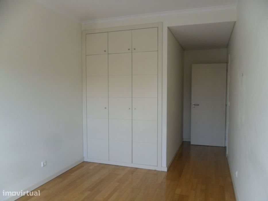 AREEIRO, T1 com garagem e arrecadação