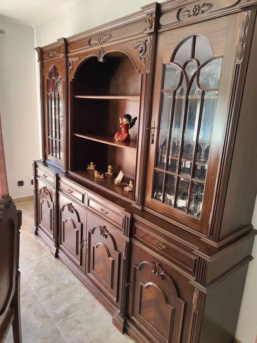 Móvel e mesa extensível