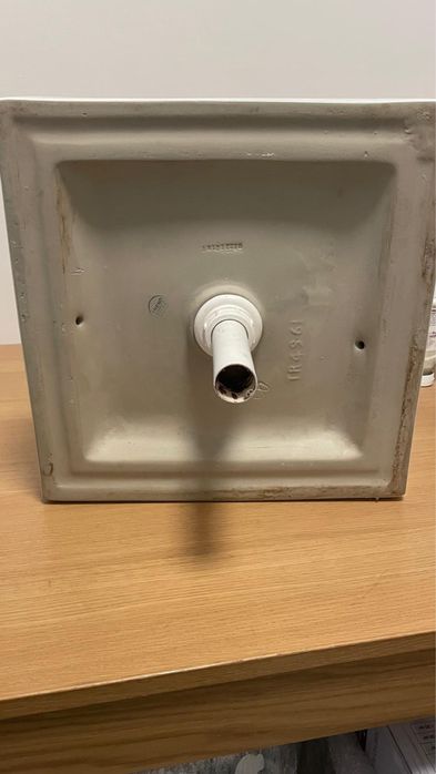 Umywalka biała - nablatowa