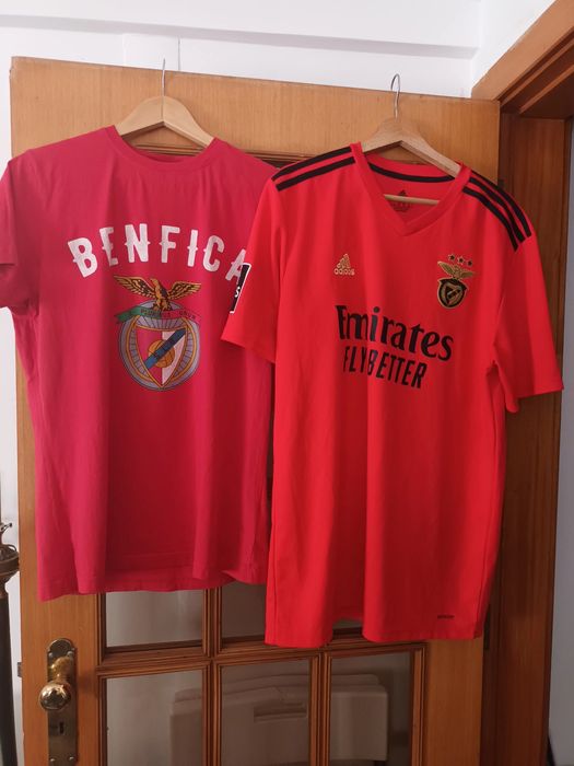 Duas camisolas oficiais do Benfica