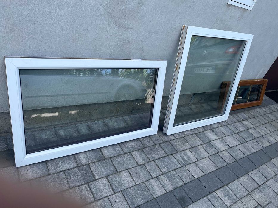 używane stałe okno pcv wys 100cm/szer 100 cm,