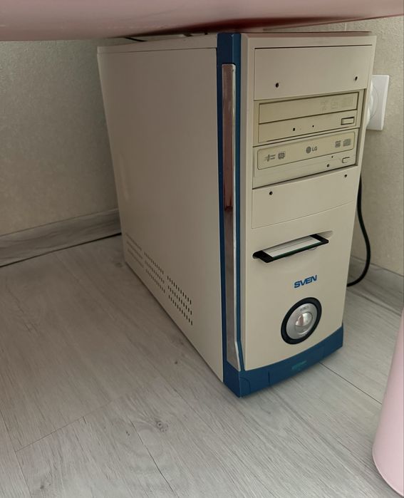 Компьютер на базе pentium 4 и два монитора