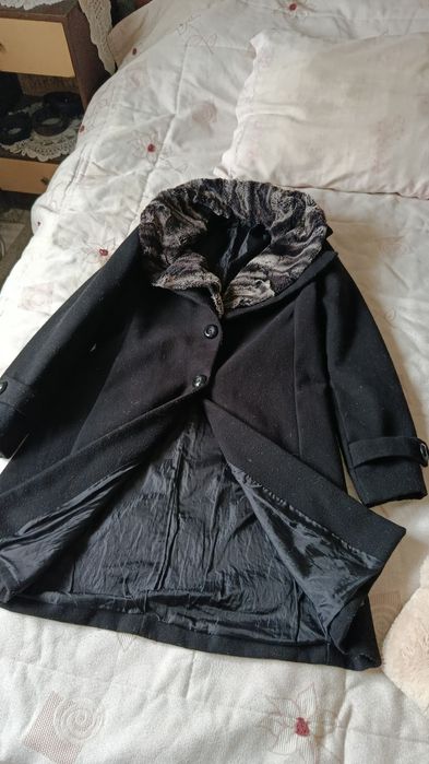 Casacos e calçado de mulher