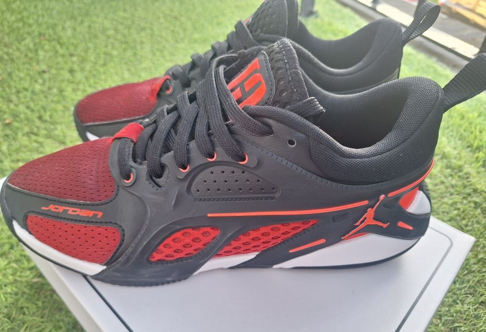 Buty NIKE AIR JORDAN HEIR r. 39-FQ3858-006