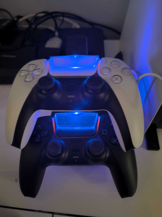 Konsola ps5 z napędem, 2 pady, słuchawki, ładowarka, gra FC 26