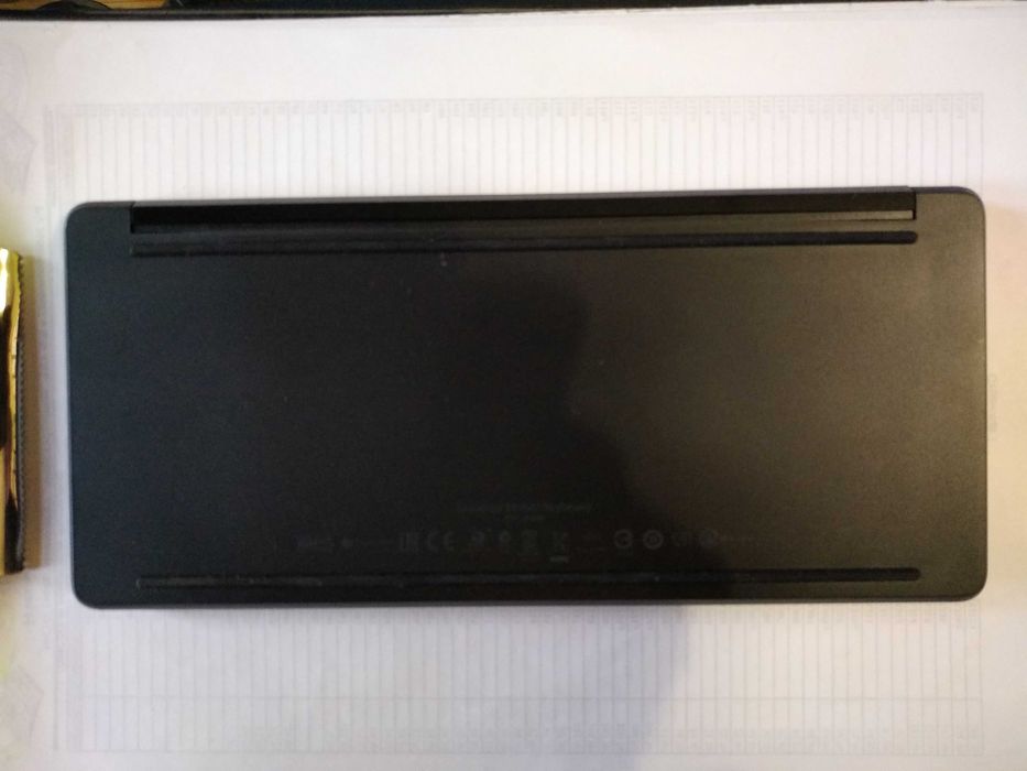Универсальная блютуз клавиатура Universal Mobile Keyboard MICROSOFT