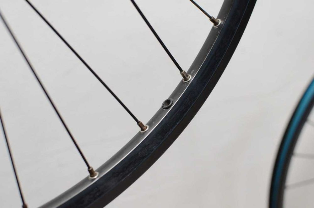 26" колеса Mavic / Shimano SLX, під дискові гальма, втулки Shimano SLX M665, барабан 8+ швидкостей на 4 собачках, вага 972 + 1191 г