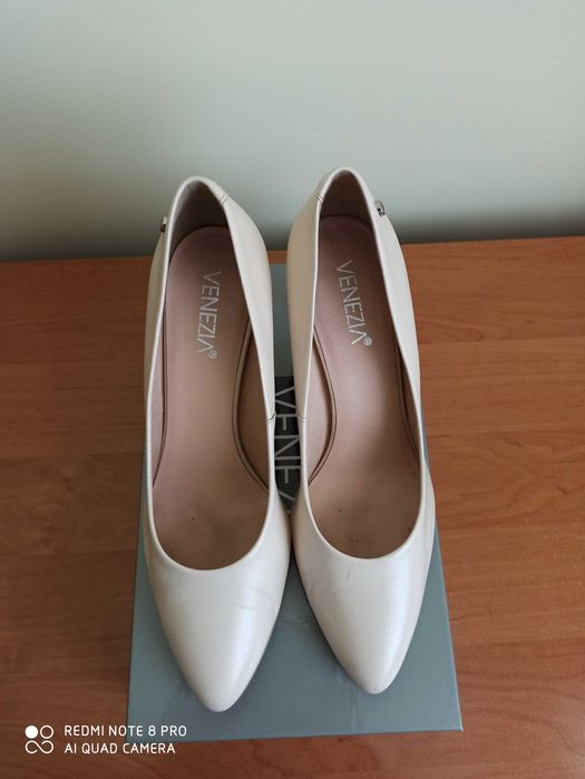Buty na obcasie Venezia r.39 beżowe