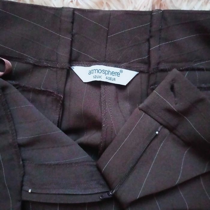 Eleganckie brązowe spodnie w idealnym stanie