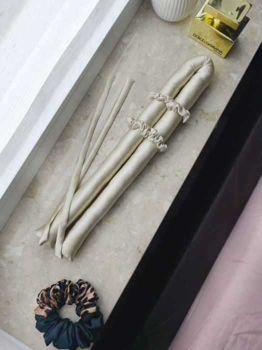 Jedwabny wałek do włosów 100% jedwab naturalny beżowy scrunchie
