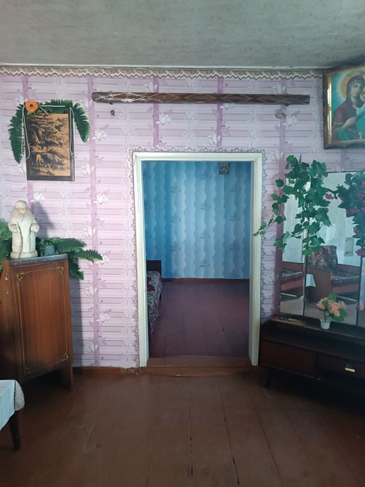 Пів будинку під ремонт в зручному місці