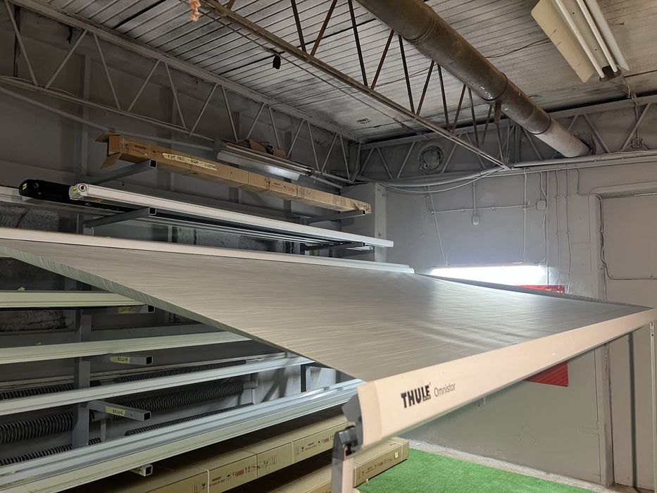 Markiza/roleta boczna Thule Omnistor 5200 - 4,5m x 2,5m - Biała