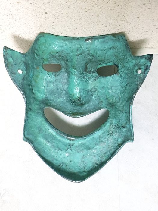 Interessantes mascaras de suspensão mural vintage em bronze