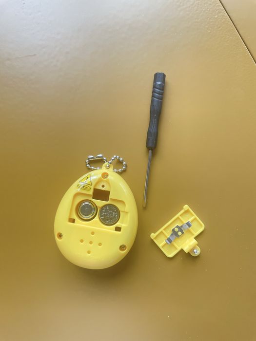 Bichinho Virtual Amarelo -  Estilo Tamagotchi