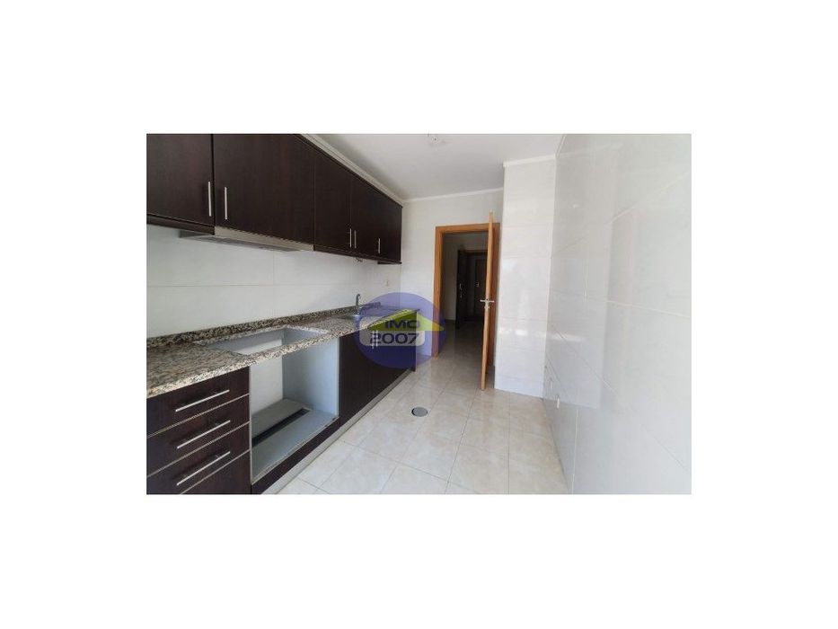 Apartamento T2 em Canelas