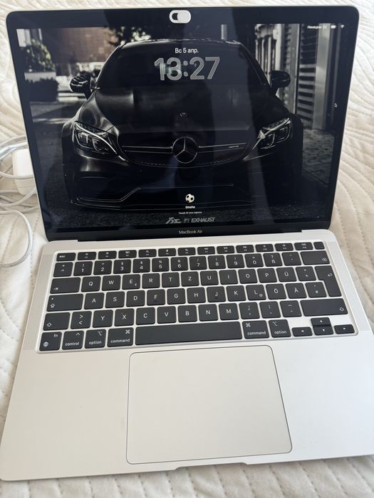 Продам macbook Air m1