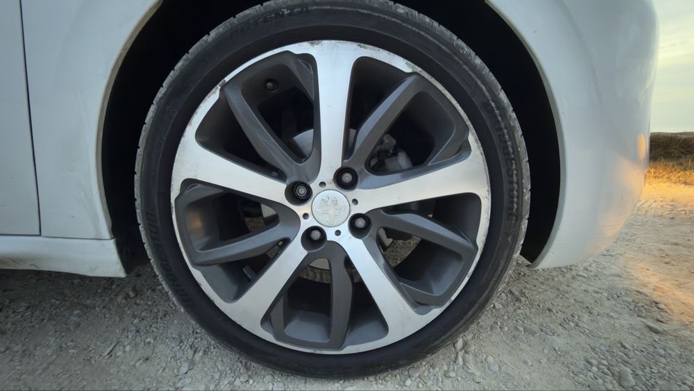 Peugeot 208 GTI Pack – 2012 | 177.000 km - NACIONAL