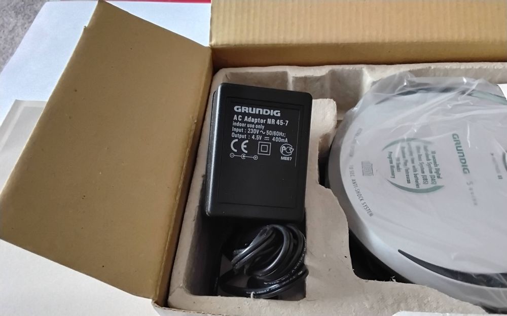 Grundig CD walkman Squixx- CDP 4101 AS10 novo