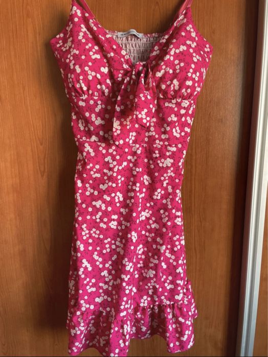 Vestido Curto com copas