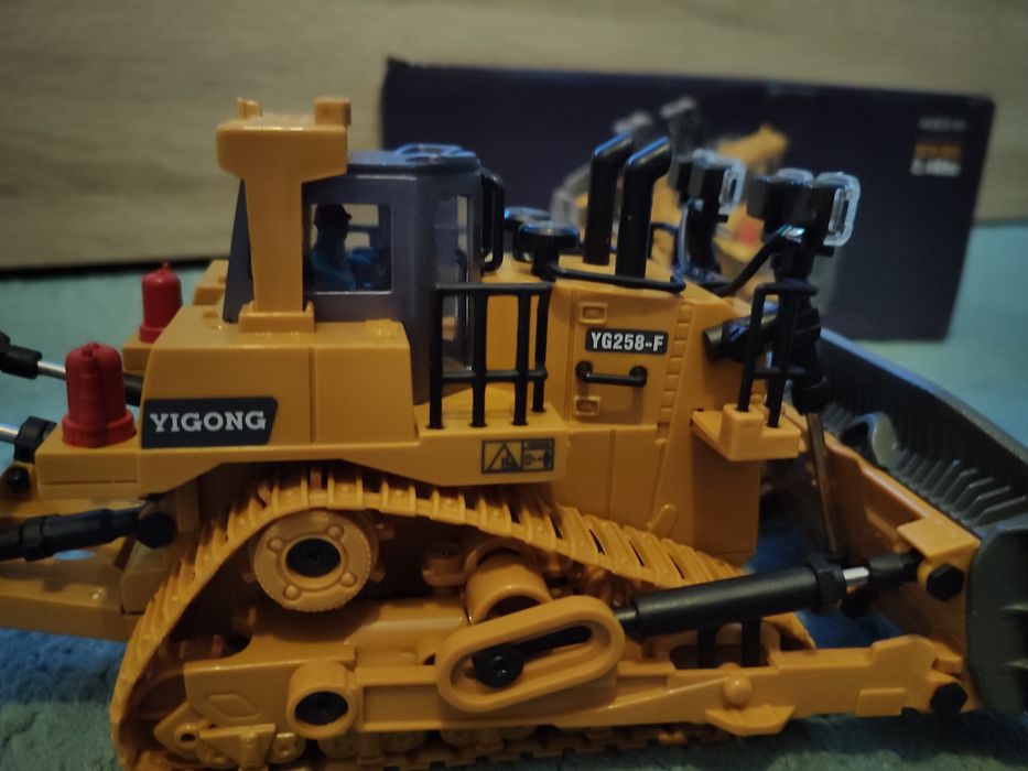 Escavadora radio controle R/C.