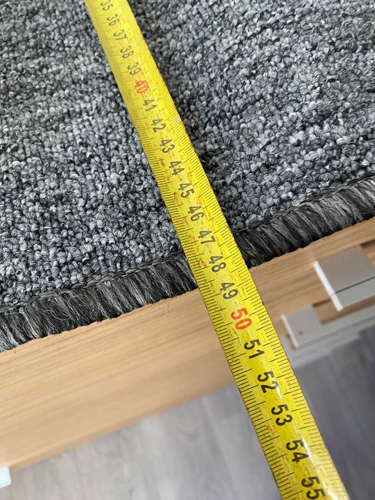 Duży szary dywanik wycieraczka 48cm x 76cm. Ciemno szary.