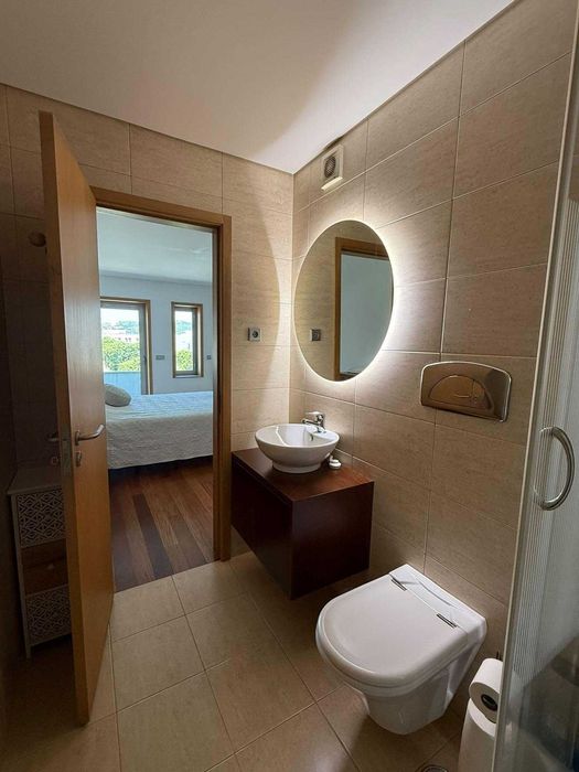 Apartamento com quartos partilhados