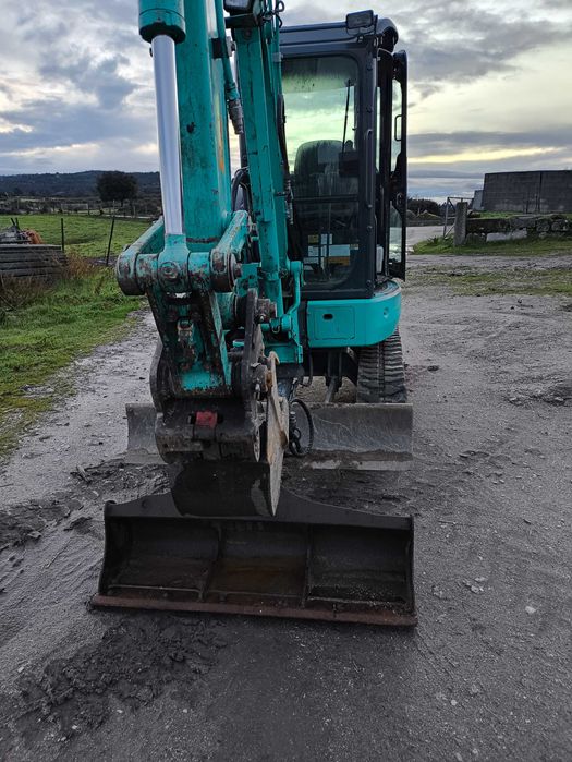 Mini giratória kobelco 3t
