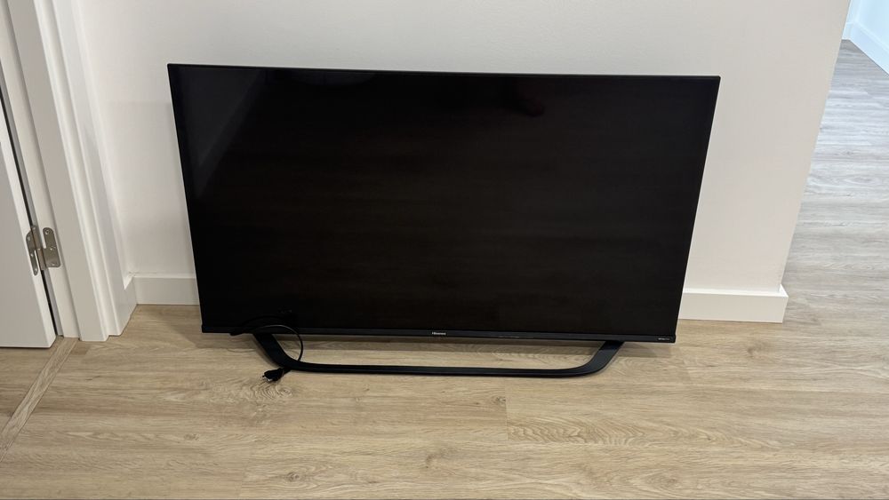 TV HISENSE 43A63H (LED - 43'' - 109 cm - 4K Ultra HD - Smart TV)