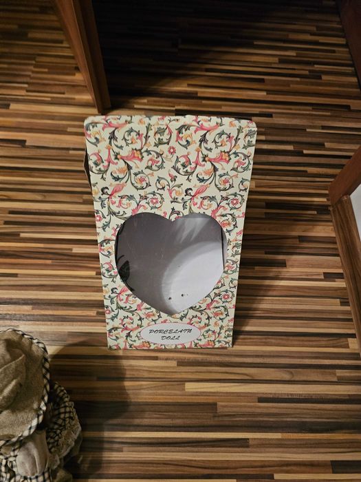 Vintage chłopiec i dziewczynka porcelanowe lalki na huśtawce