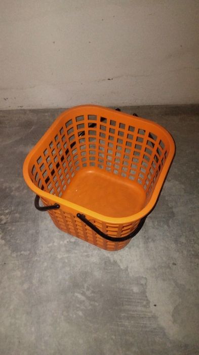 Cesta de plástico