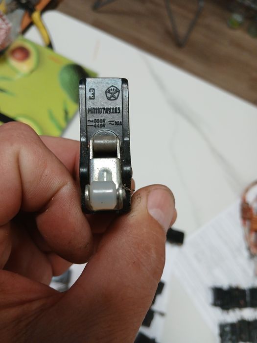 Мікроперемикач д701