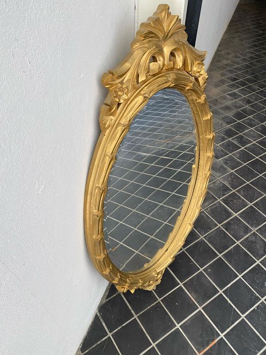 Vendo espelho oval dourado