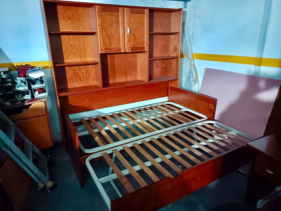 Quarto tipo estúdio completo e funcional e elegante em madeira.