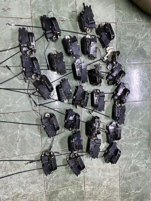 Замок бокових дверей mercedes vito 639 замок дверей дверний замок Віто