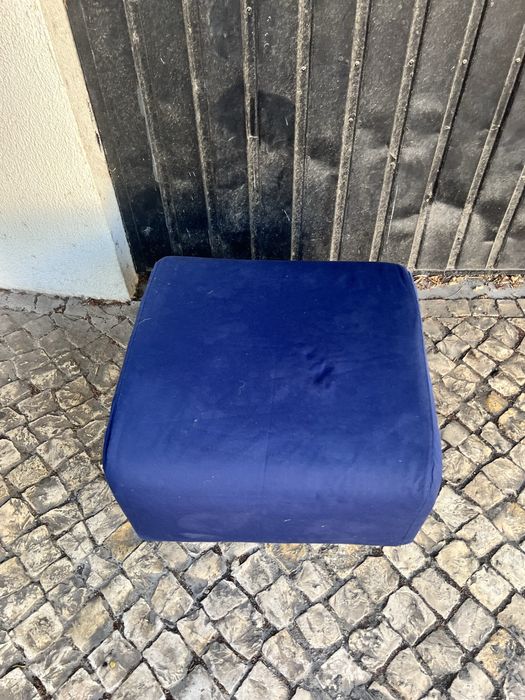 Puff azul escuro ikea