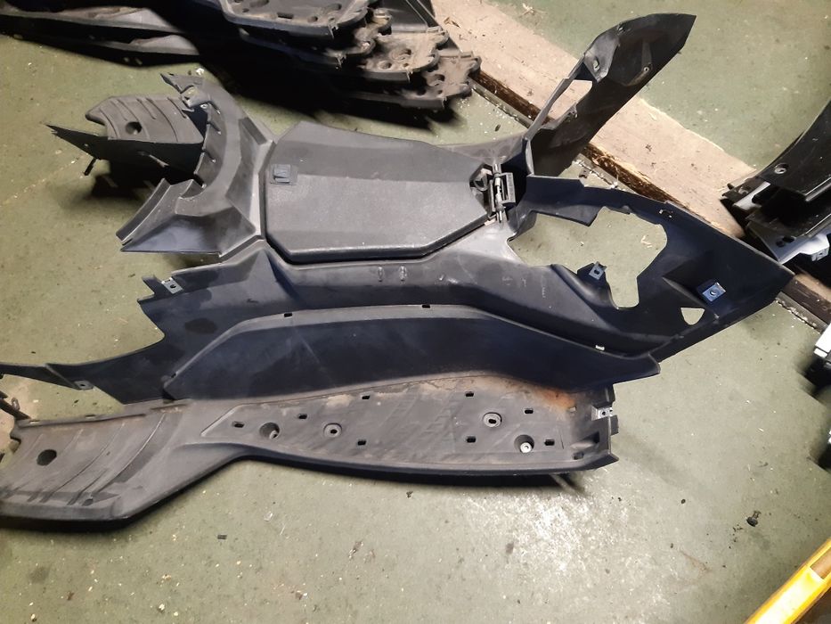 Malaguti Madison 3 Podloga podest tunel