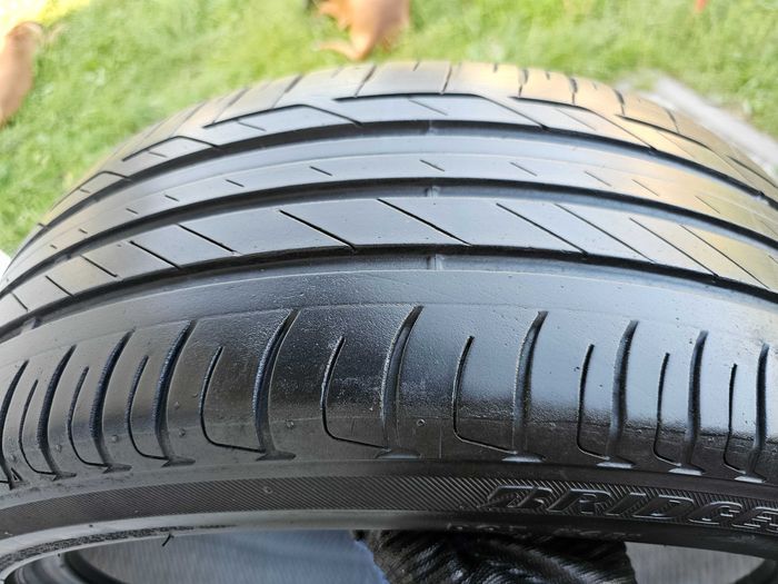 Lato Bridgestone 225/45 R19 5mm