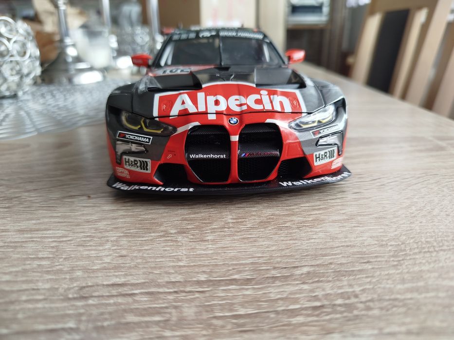Model BMW M4 skala 1:18