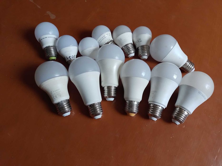 Лед лампочки не рабочие.