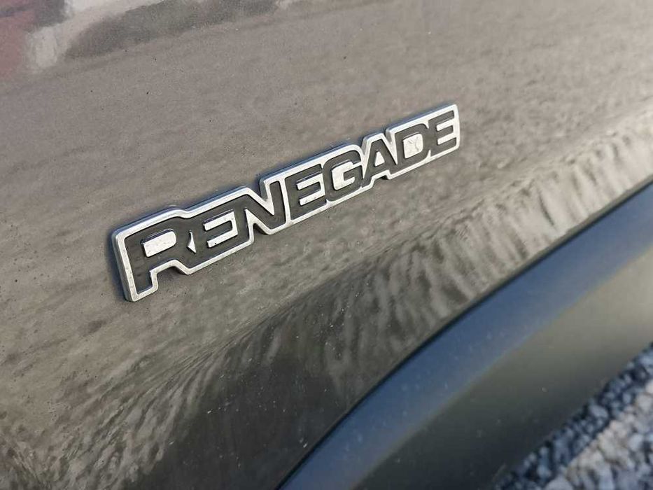 Jeep Renegade Kamera cofania obraz na fabrycznym ekranie montaż ?