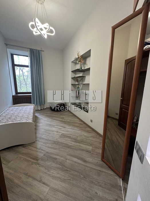 Apartment in Kyiv - More