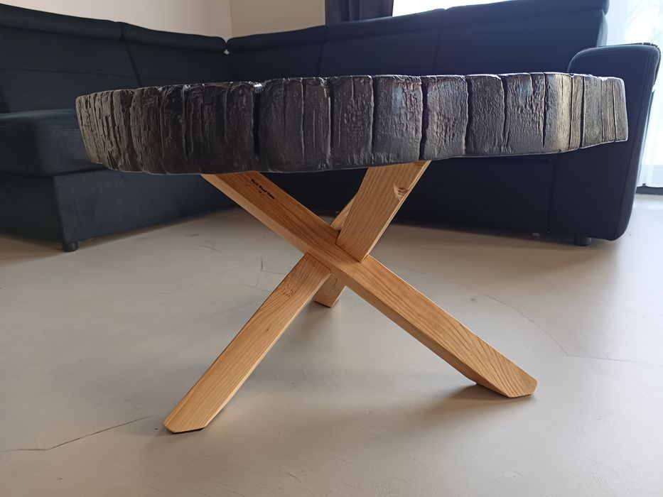 Stolik z  plastra jesionu