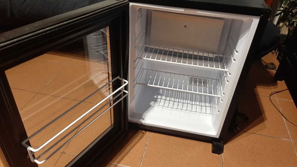 Mini frigorifico em muito bom estado mas deixou de fazer frio, dizem que tem falta de gazo