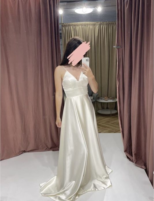 Сукня весільна мінімалістична