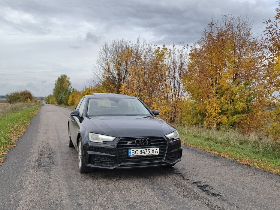 Ауді A4B9 2015 року 2.0 бензин Quatrro